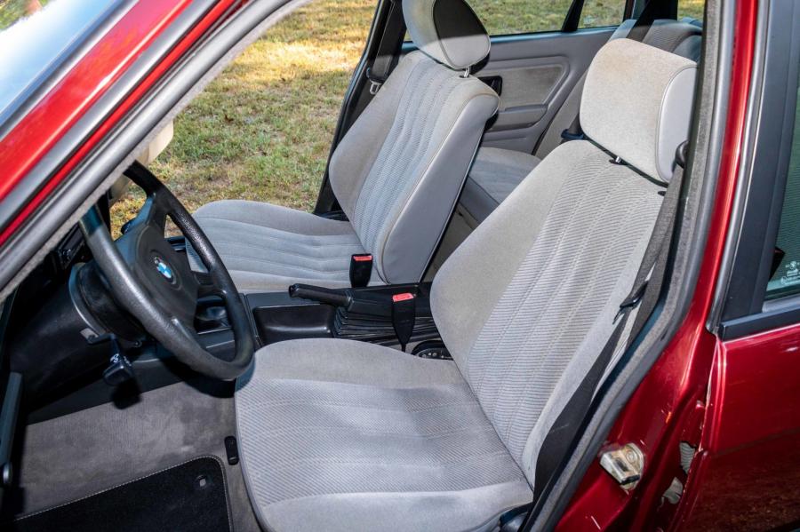 Интерьер BMW 324td Touring (E30) 1991 года  (NA) (фото 54 из 94)